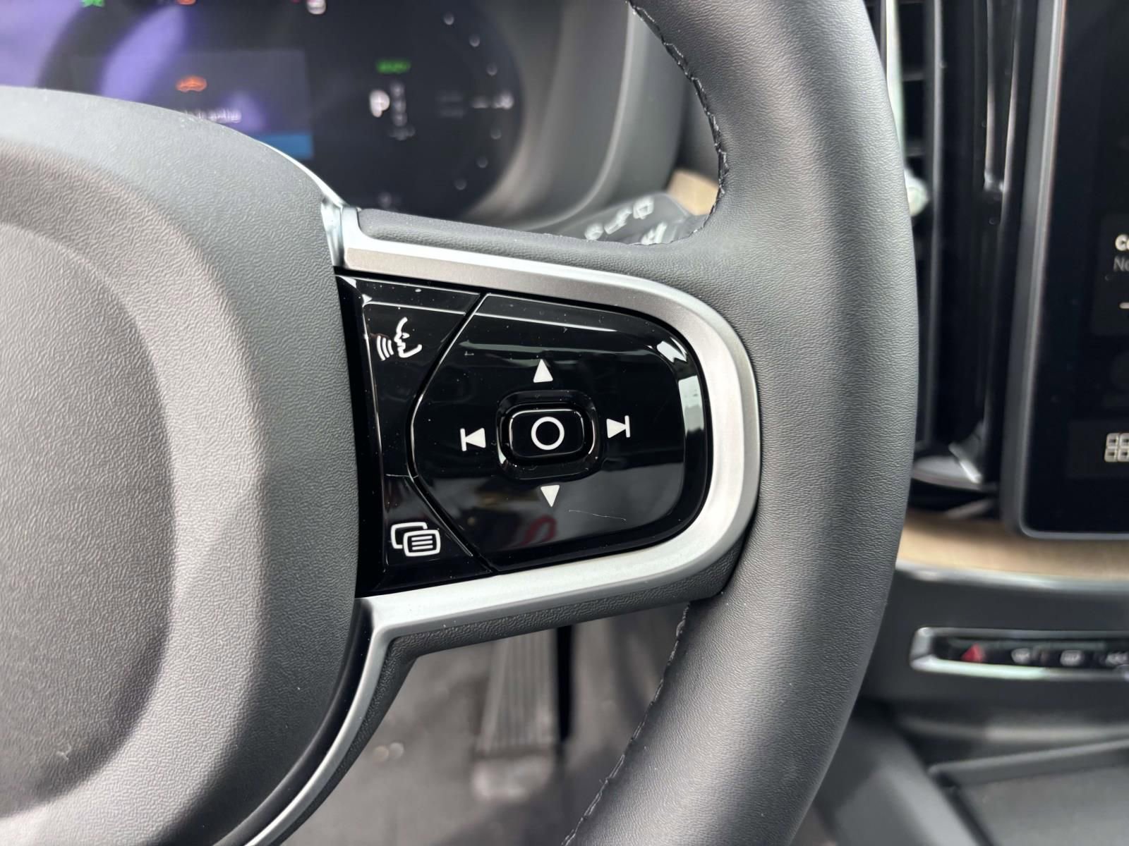 New 2026 Volvo XC60 T8 Plus w/ Protection Package Premier image 18