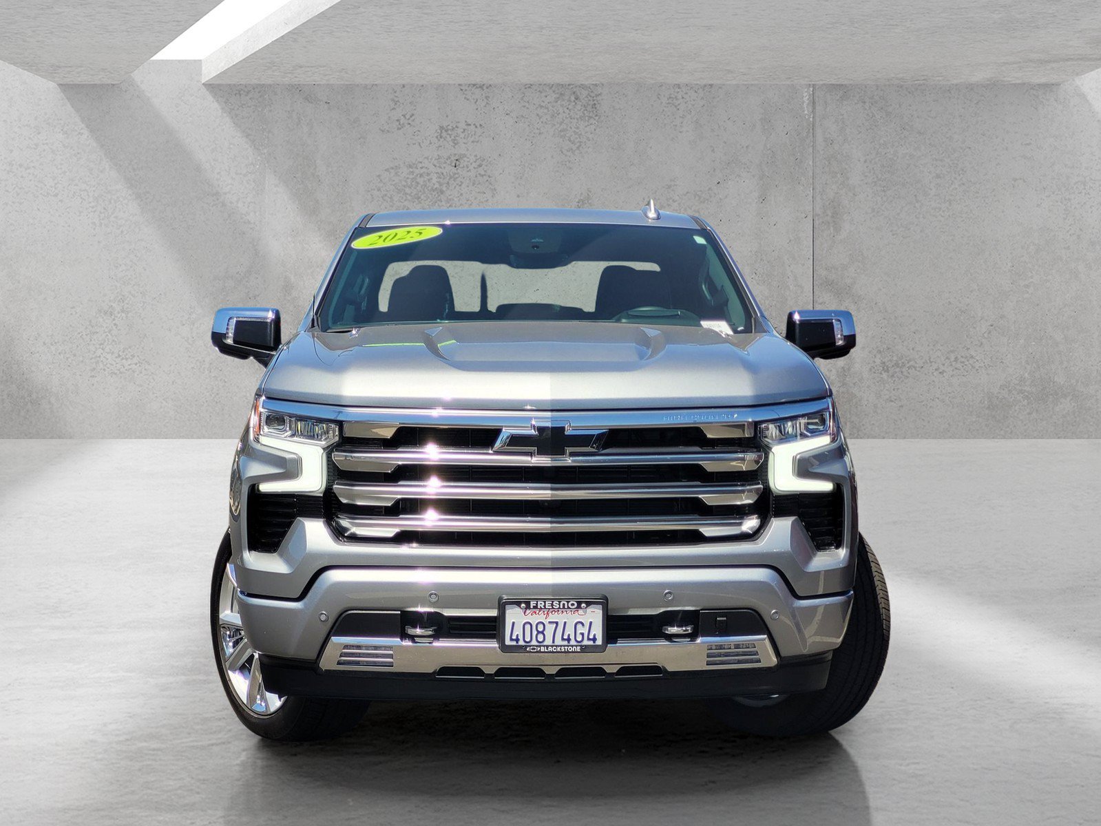Used 2025 Chevrolet Silverado 1500 High Country AWD/4WD image 3