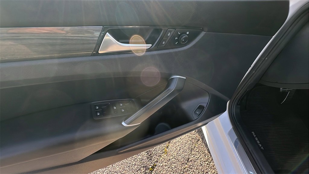 Used 2020 Volkswagen Passat 2.0T R-Line image 12