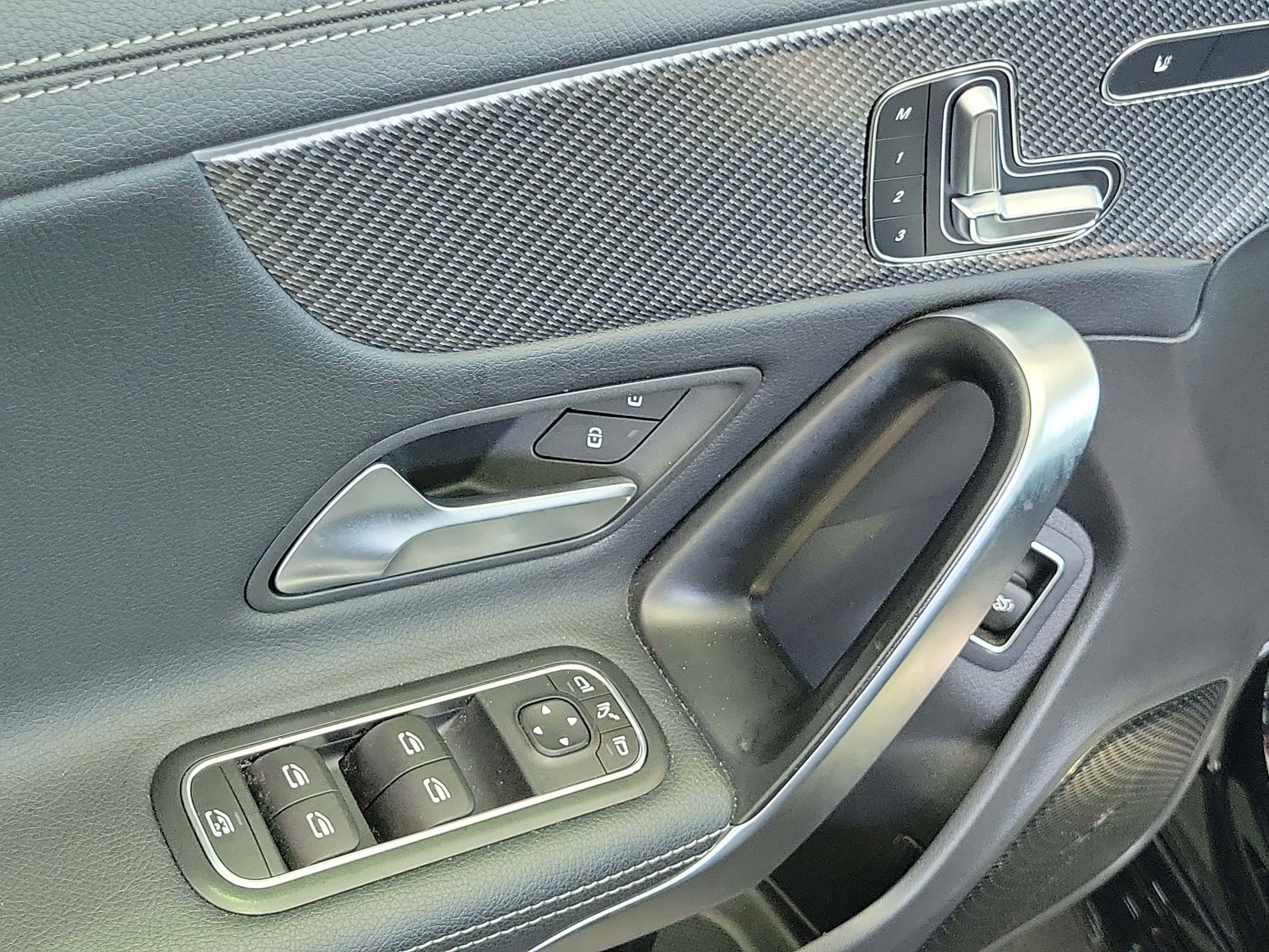 Used 2025 Mercedes-Benz CLA 250 4MATIC w/ Driver Assistance Package image 16