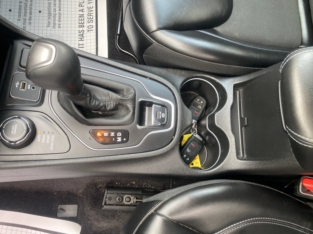 Used 2019 Jeep Cherokee Latitude Plus w/ Cold Weather Group AWD/4WD image 33
