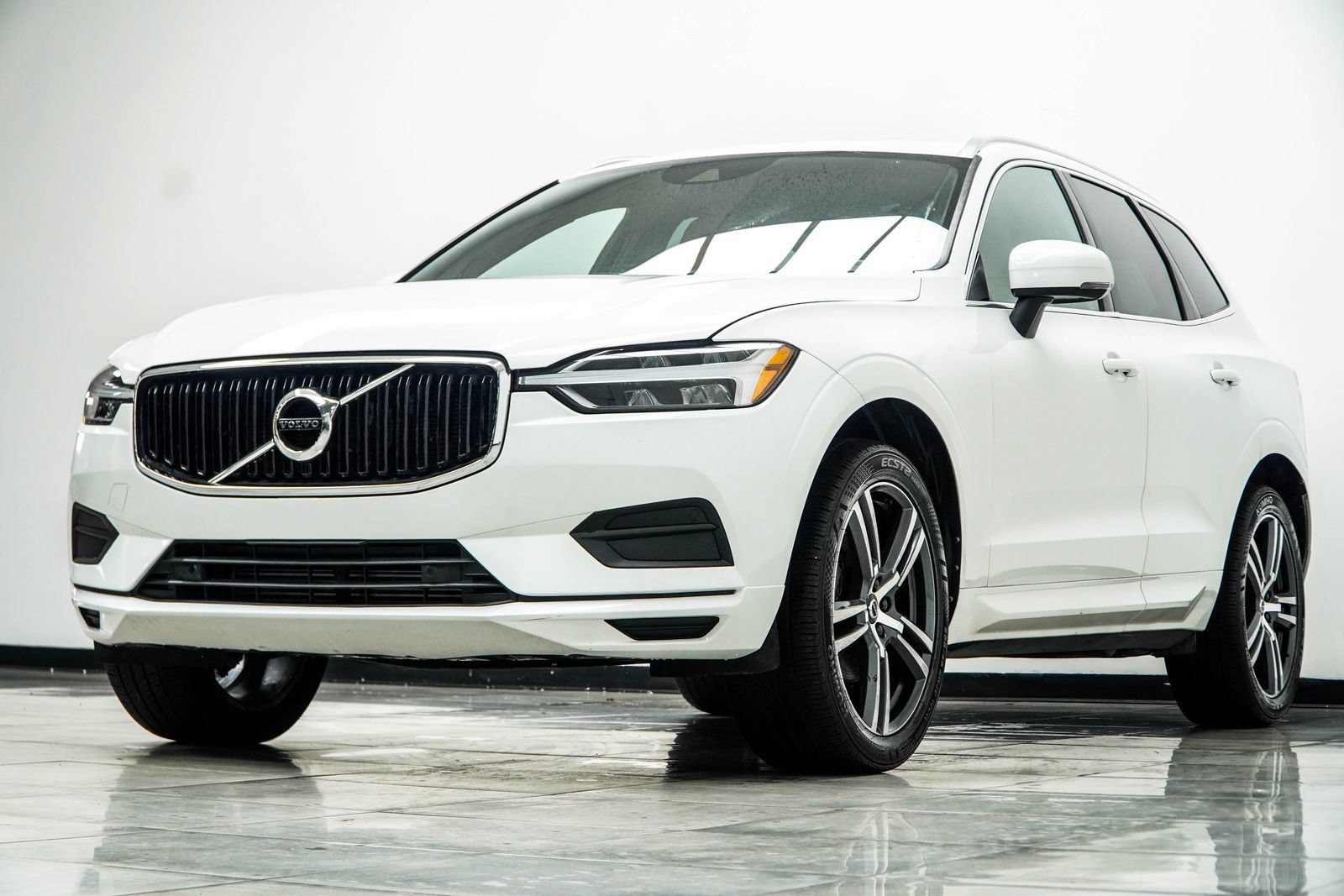 Used 2020 Volvo XC60 T5 Momentum w/ Protection Package Premier AWD/4WD image 9