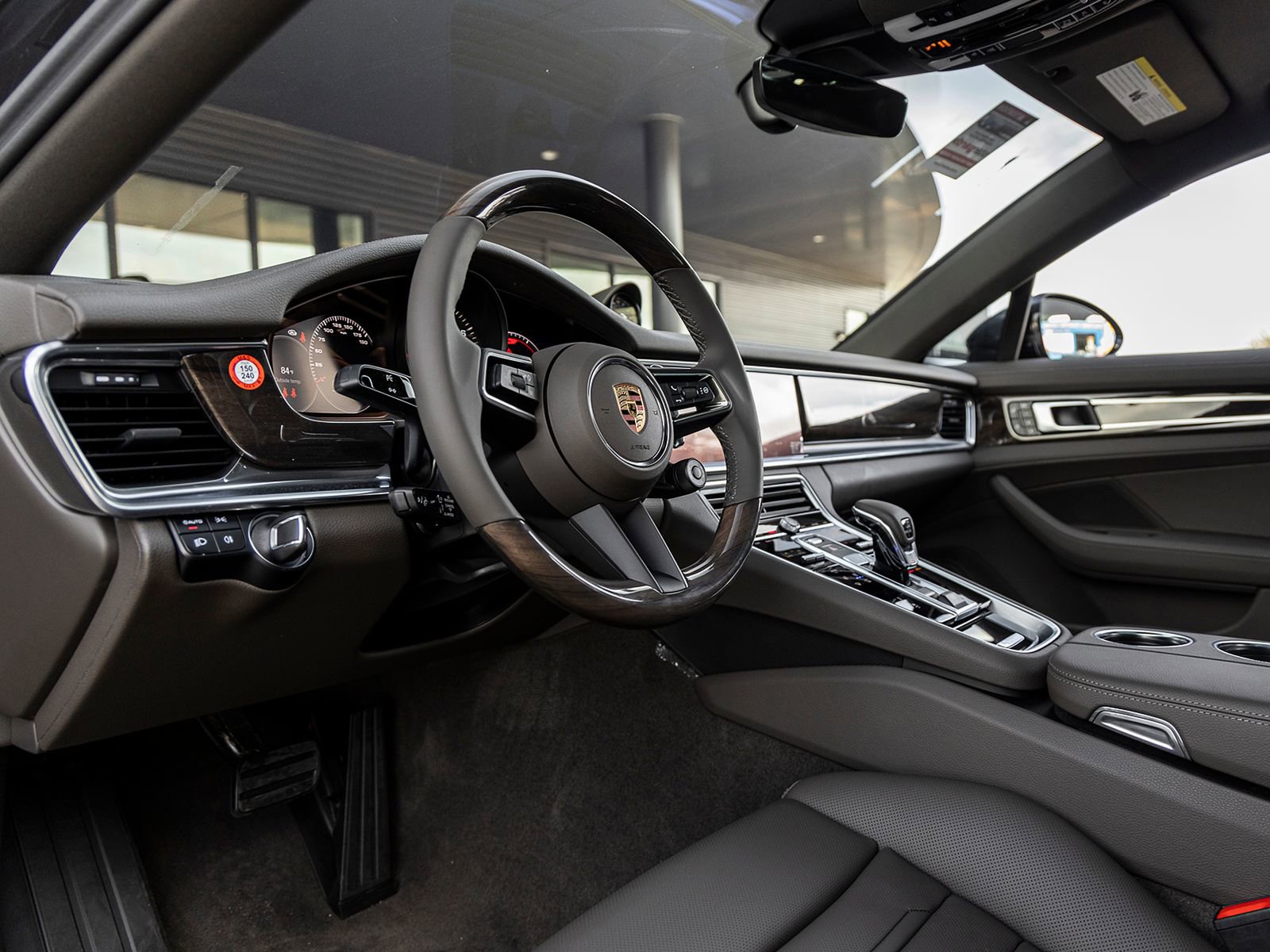 Certified 2023 Porsche Panamera Platinum Edition image 4