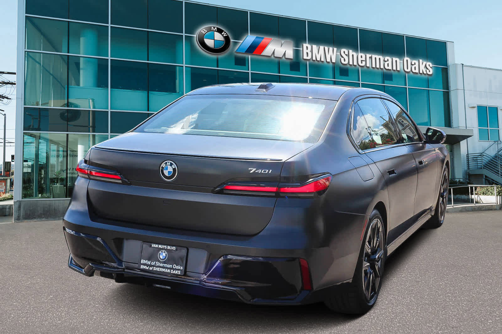 New 2026 BMW 740i w/ Premium Package image 4