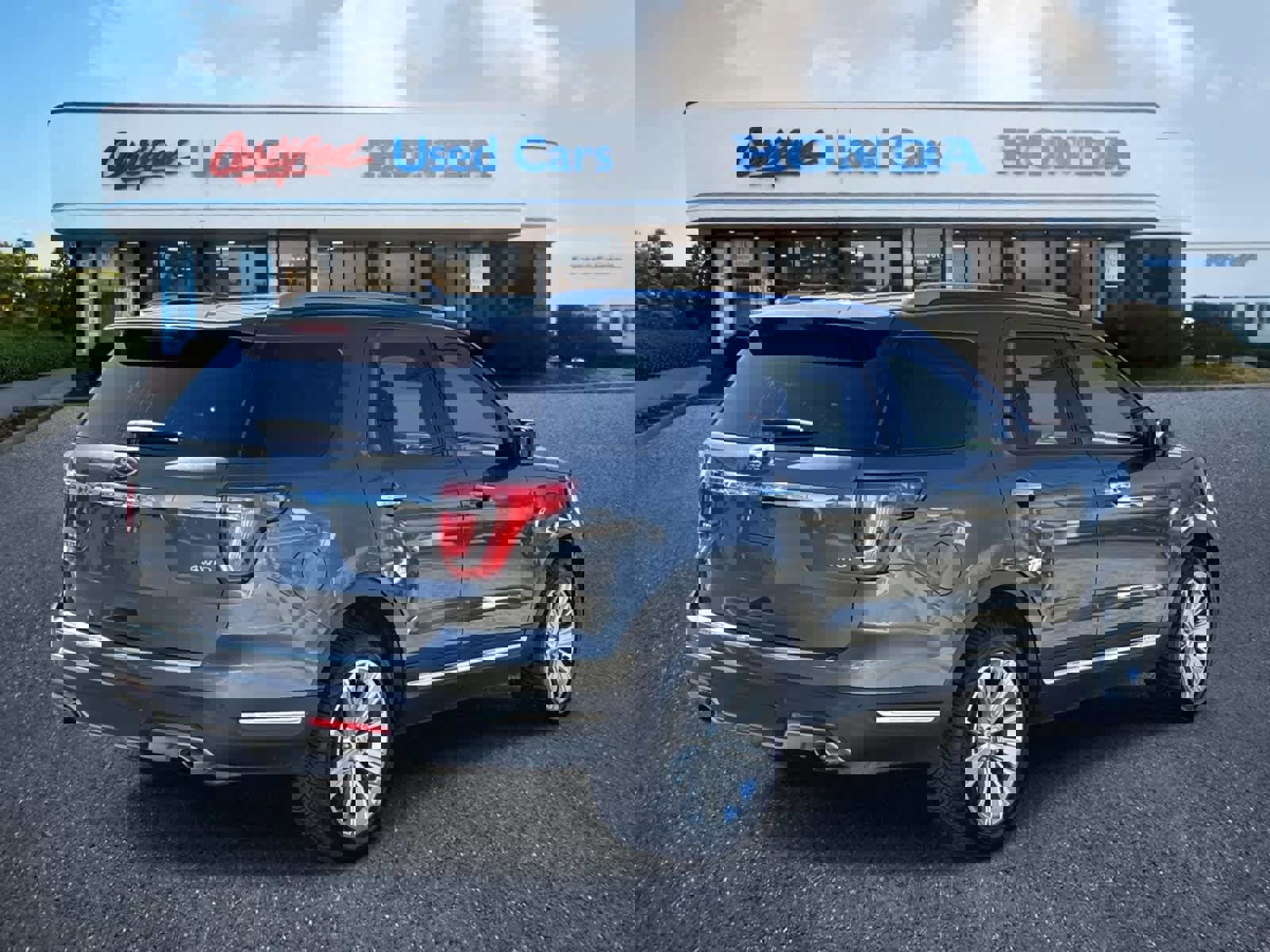 Used 2019 Ford Explorer Limited w/ Class III Trailer Tow Package image 5