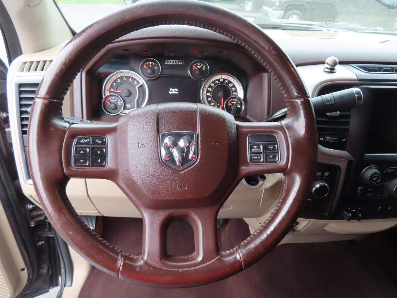 Used 2018 RAM 3500 SLT w/ Luxury Group AWD/4WD image 34