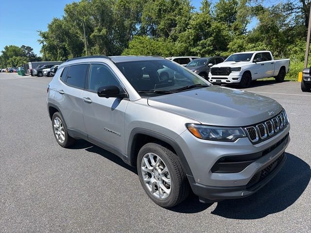 Used 2023 Jeep Compass Latitude AWD/4WD image 9