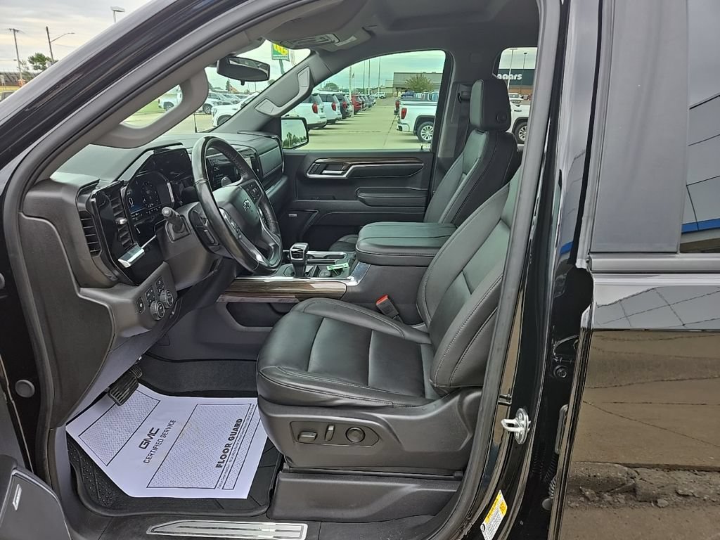 Used 2024 Chevrolet Silverado 1500 LT Trail Boss w/ Convenience Package II AWD/4WD image 18