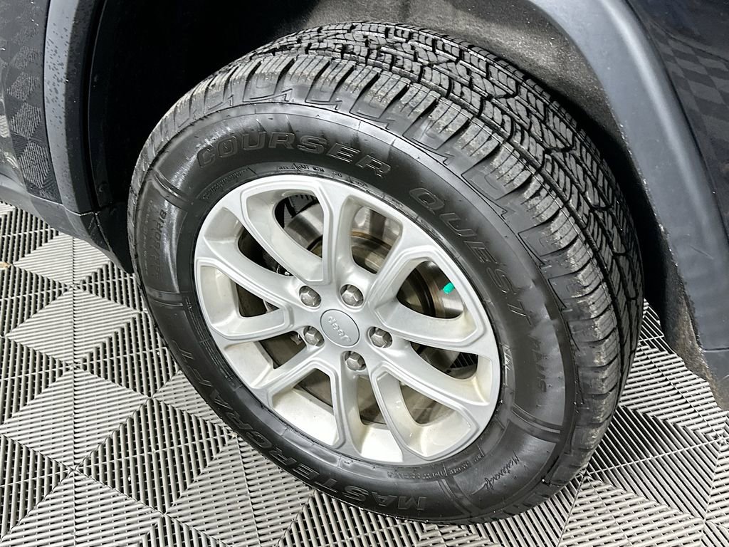 Certified 2021 Jeep Grand Cherokee Laredo w/ Security & Convenience Group image 38