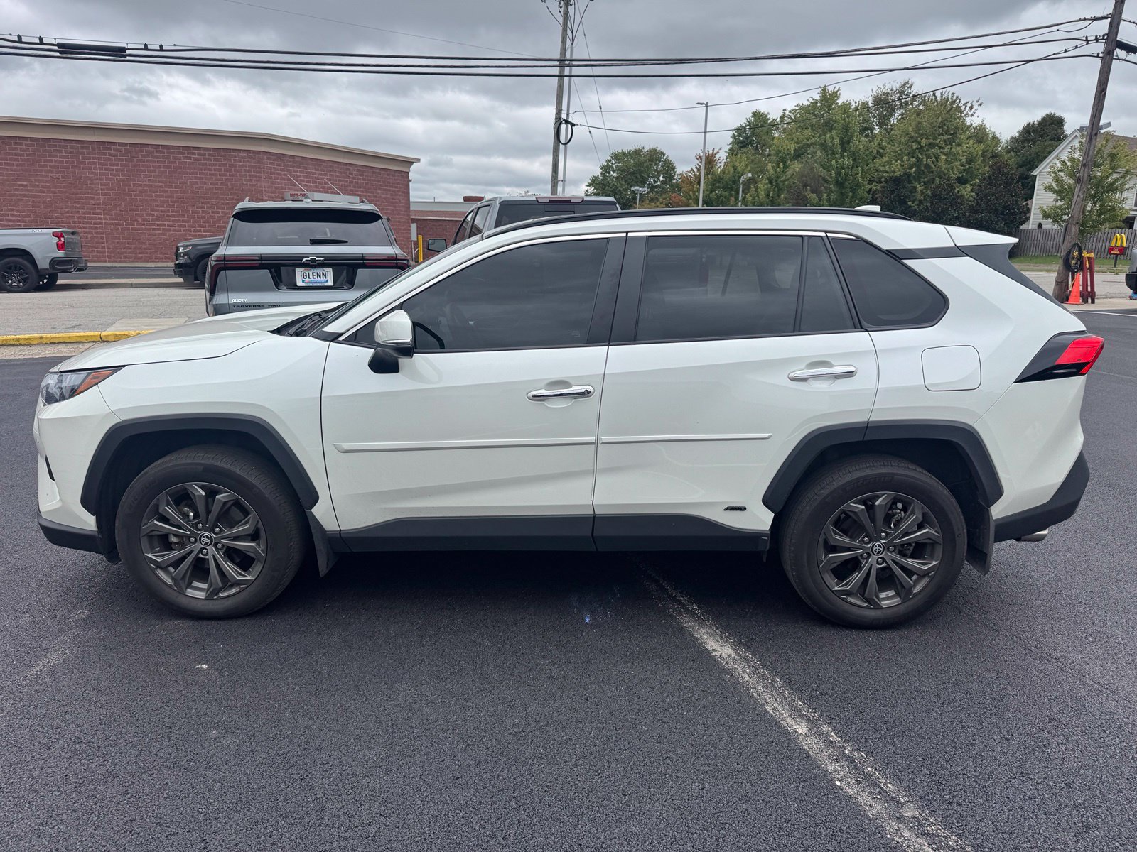 Used 2022 Toyota RAV4 Limited AWD/4WD image 3