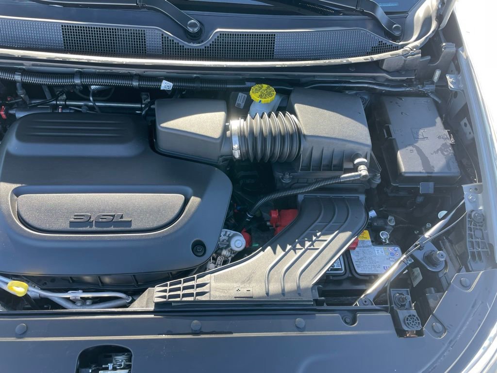 Used 2025 Chrysler Pacifica Limited image 42