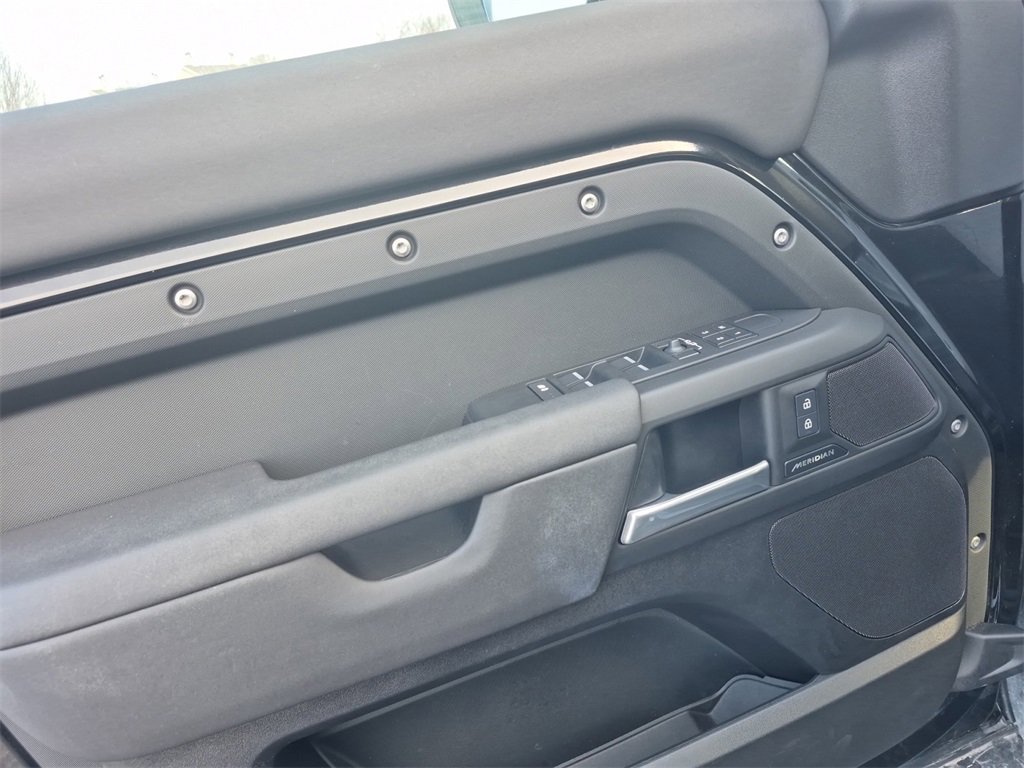 Used 2025 Land Rover Defender 110 S image 21