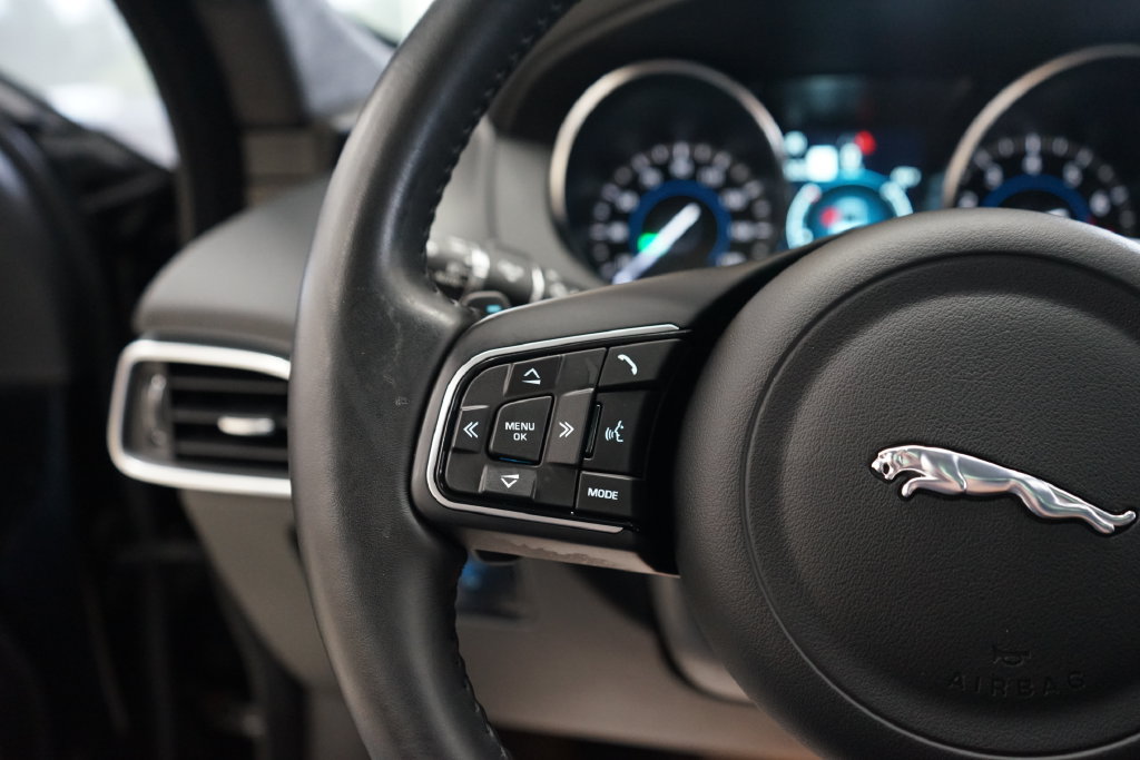 Used 2020 Jaguar F-PACE Premium AWD/4WD image 33