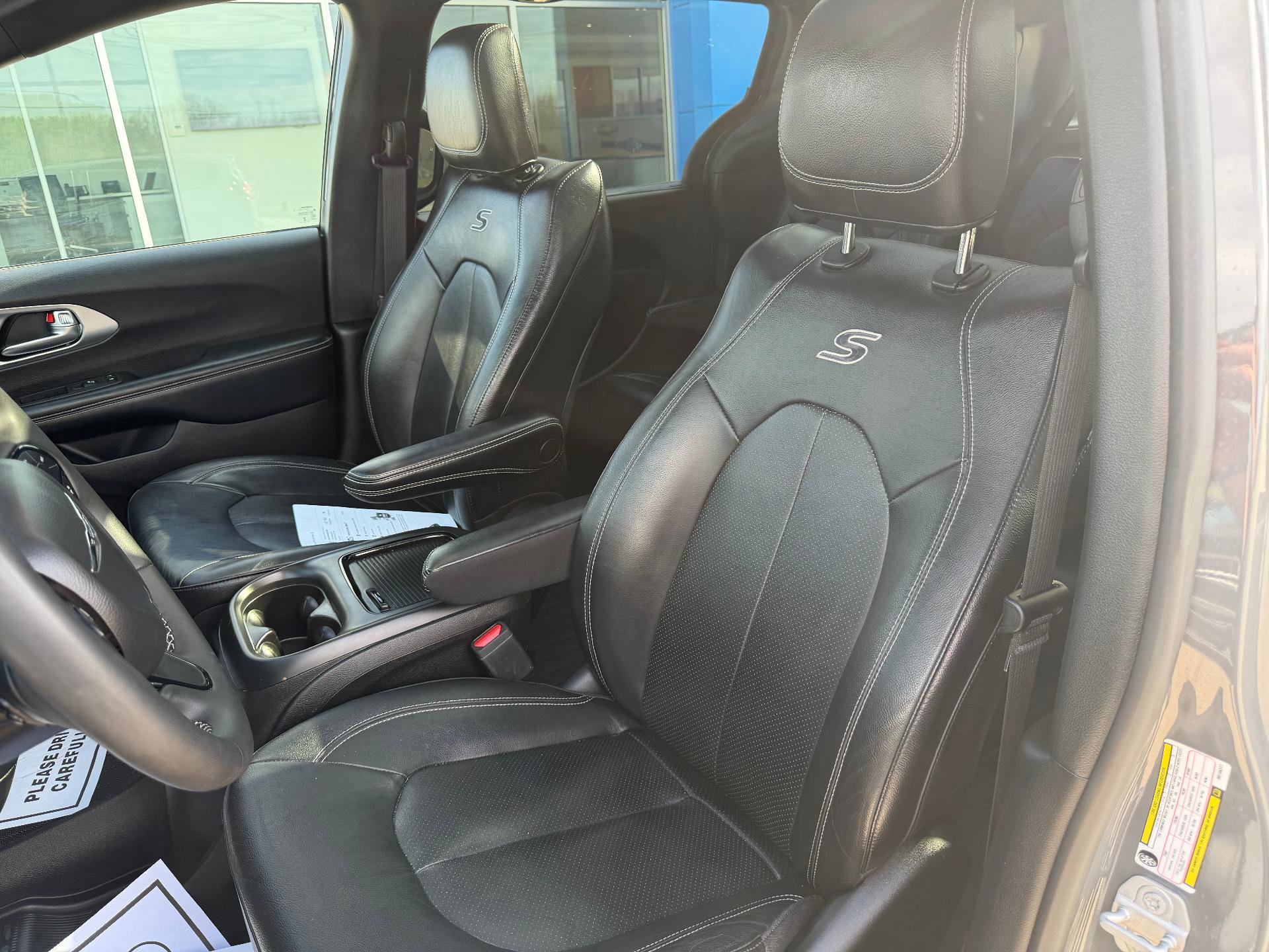 Used 2022 Chrysler Pacifica Touring-L w/ S Appearance Package image 18