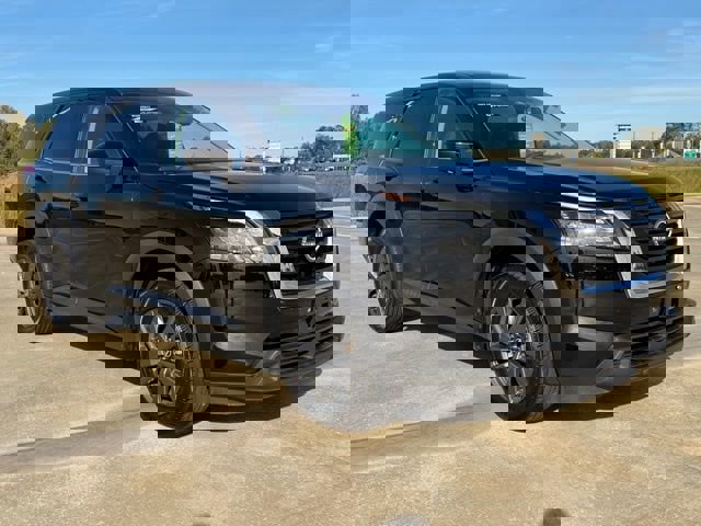 Used 2023 Nissan Pathfinder S image 7