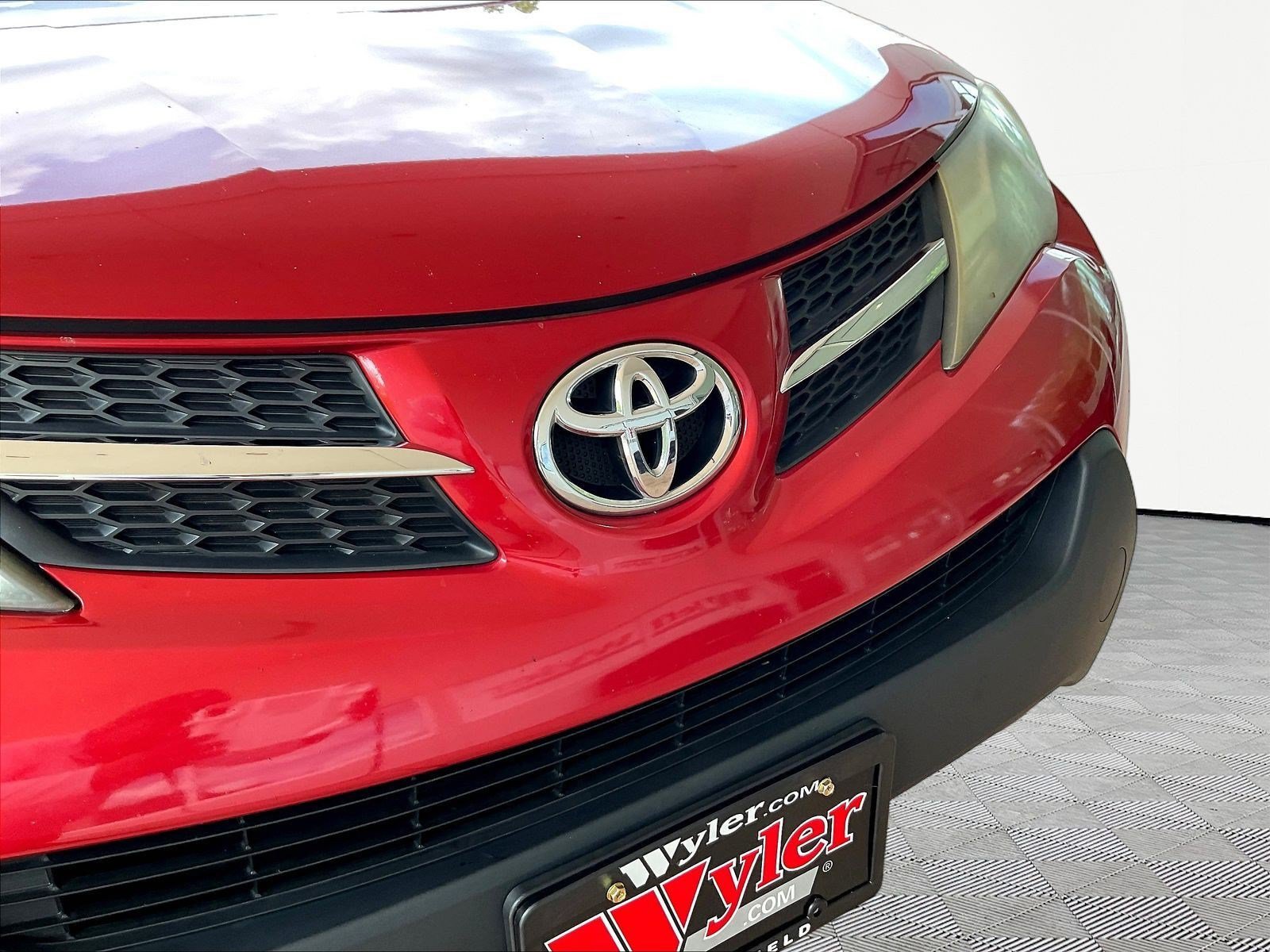 Used 2014 Toyota RAV4 Limited w/ Technology Package FWD image 29