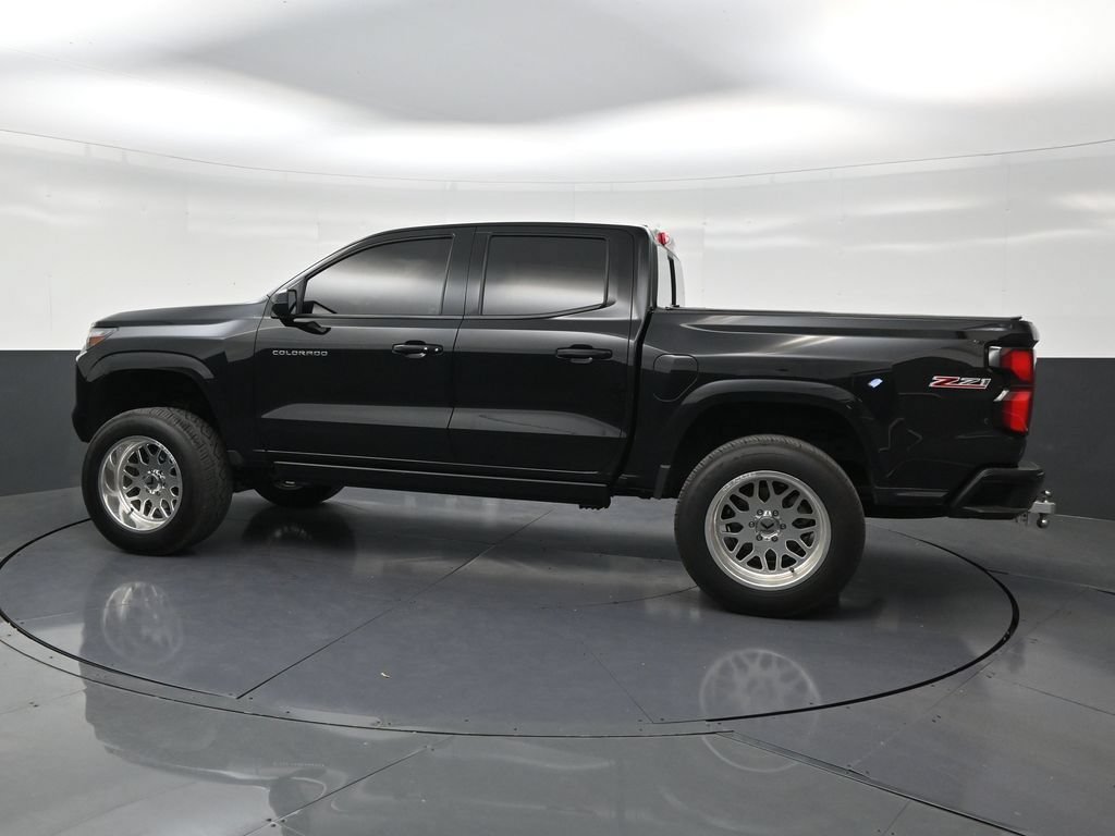 Used 2025 Chevrolet Colorado Z71 AWD/4WD image 2