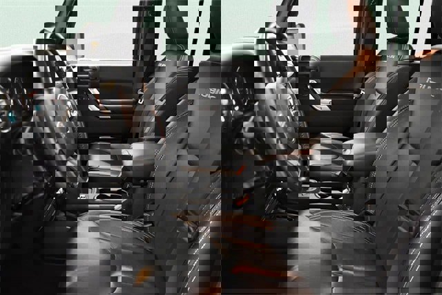 Used 2017 Jeep Wrangler Unlimited Rubicon w/ Cold Weather Group image 15