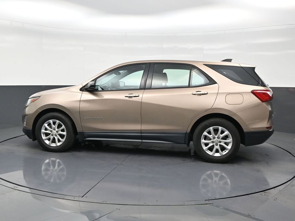 Used 2018 Chevrolet Equinox LS image 2