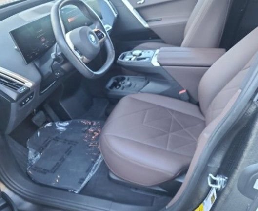 Used 2023 BMW iX xDrive50 AWD/4WD image 3