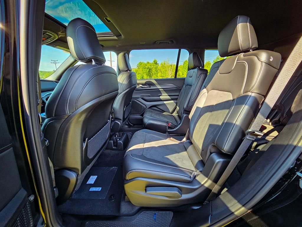 New 2025 Jeep Grand Cherokee L Altitude image 34