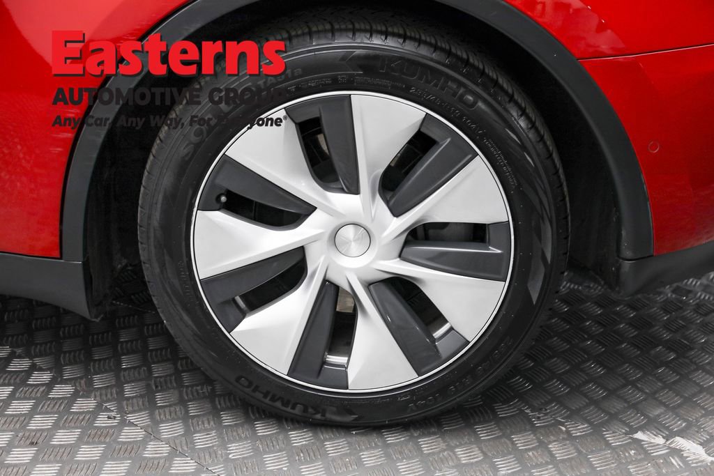Used 2021 Tesla Model Y Standard Range image 8