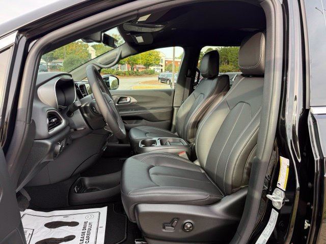 New 2027 Chrysler Pacifica LX FWD image 13