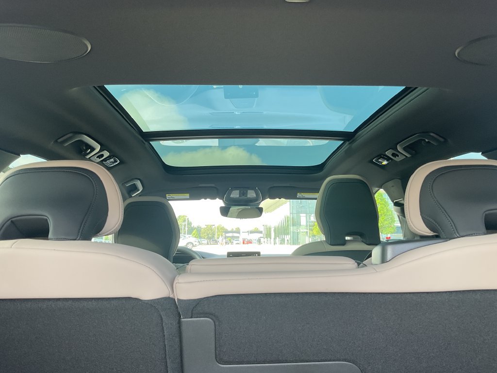 New 2027 Volvo XC60 B5 Plus AWD/4WD image 25