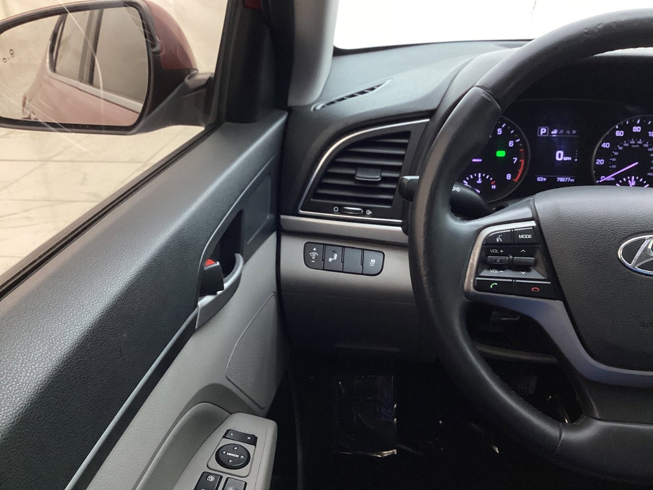 Used 2017 Hyundai Elantra Limited image 32