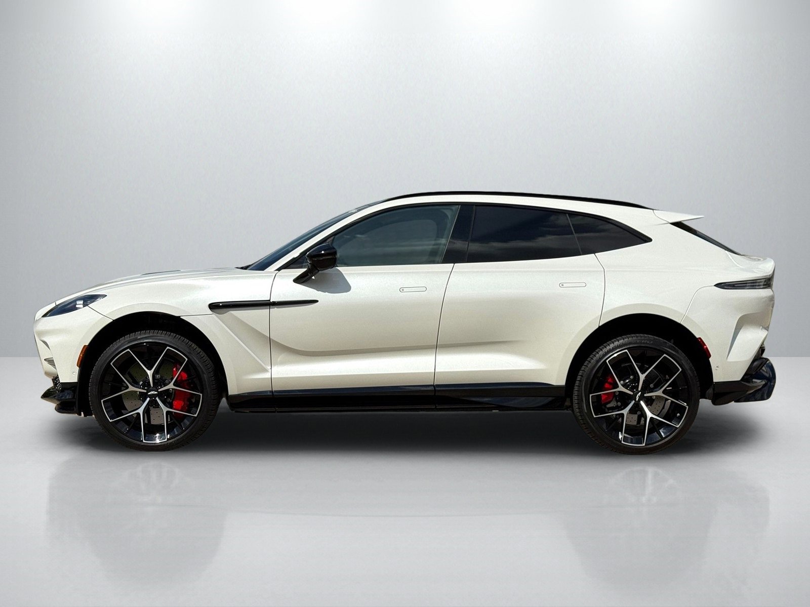 Used 2025 Aston Martin DBX 707 image 7