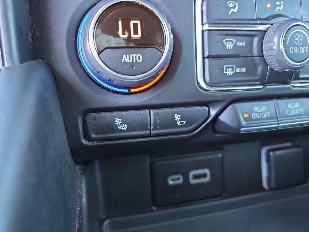Used 2022 Chevrolet Suburban LT w/ Luxury Package RWD image 20