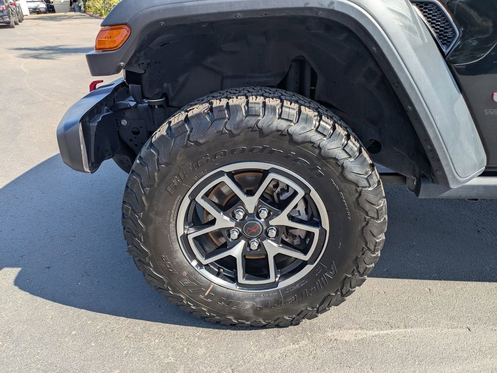Used 2025 Jeep Wrangler Unlimited Rubicon AWD/4WD image 13