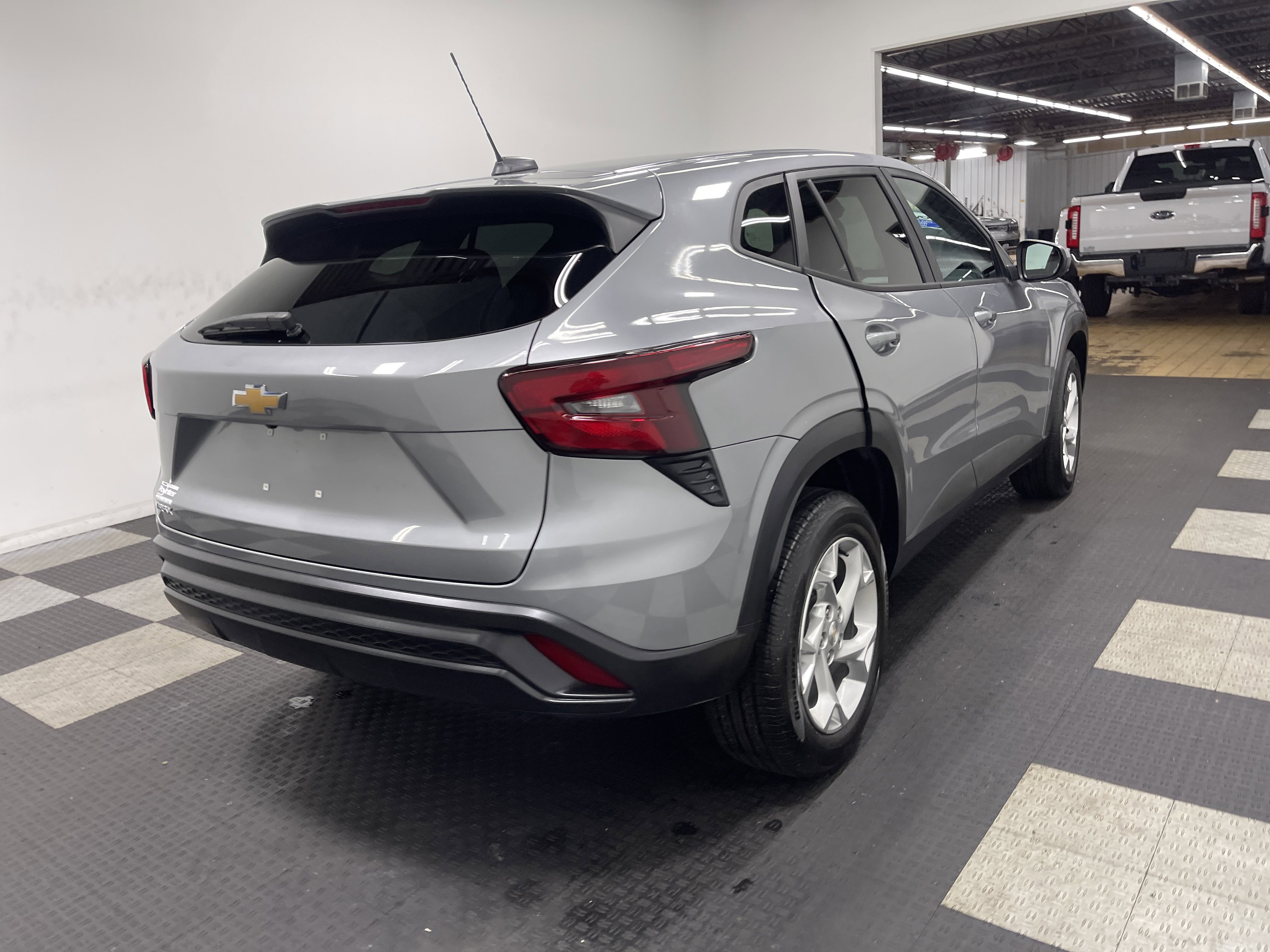 Used 2024 Chevrolet Trax LS w/ LS Convenience Package image 5