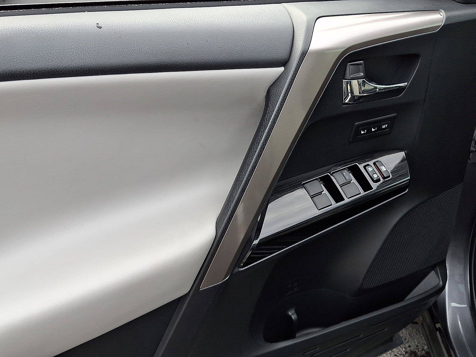 Used 2018 Toyota RAV4 Limited AWD/4WD image 12