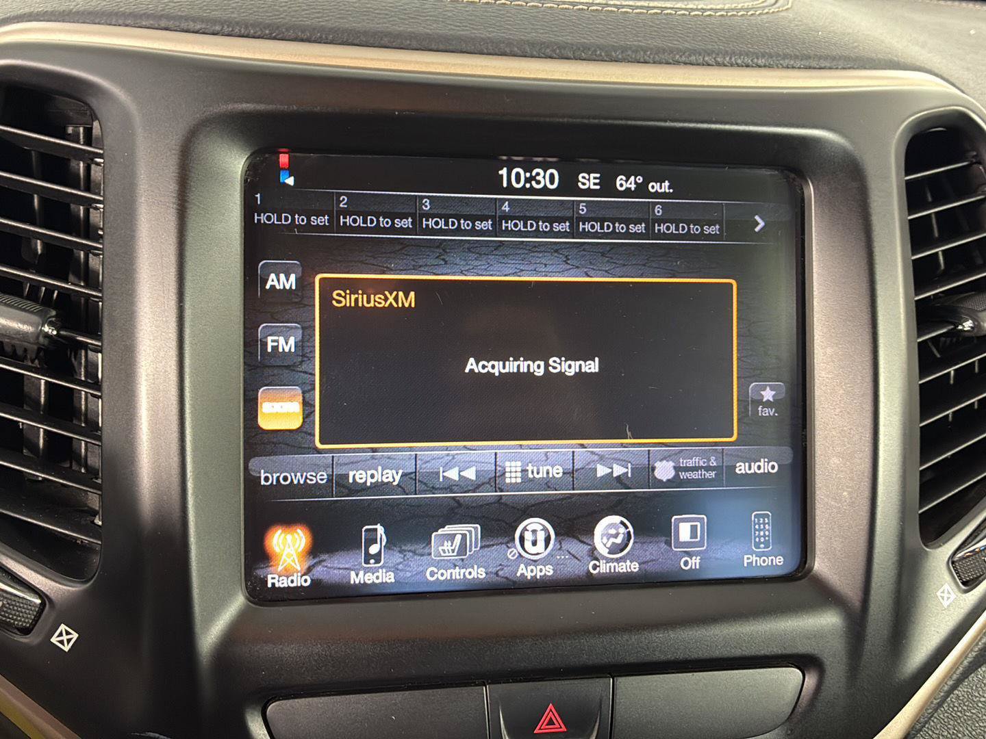 Used 2015 Jeep Cherokee Latitude w/ Cold Weather Group FWD image 26
