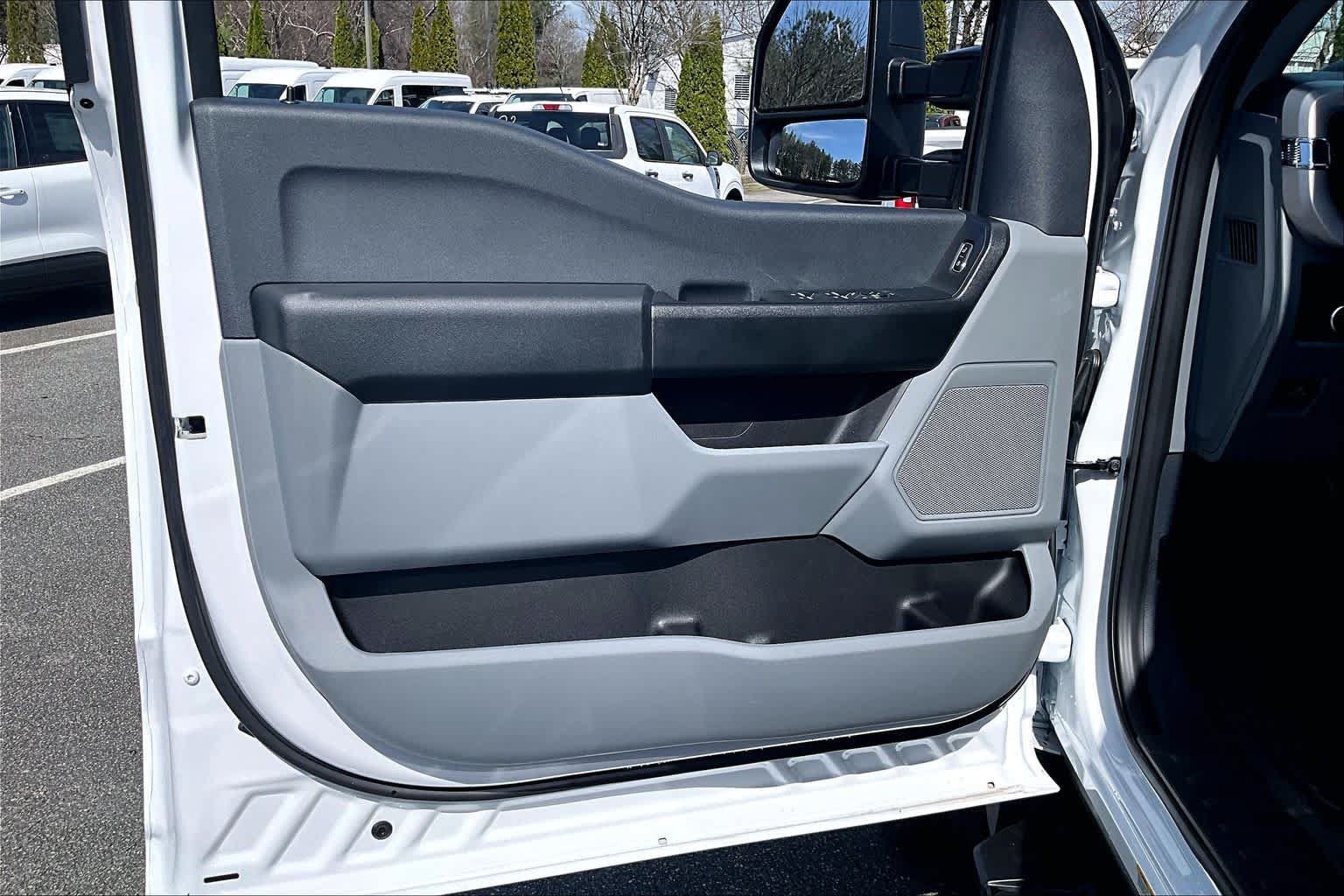 New 2026 Ford F550 4x4 Crew Cab Super Duty w/ XL Chrome Package image 10