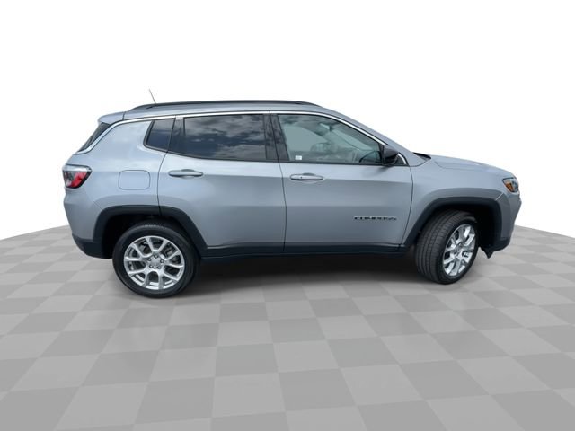 Used 2022 Jeep Compass Latitude w/ Sun and Sound Group image 9