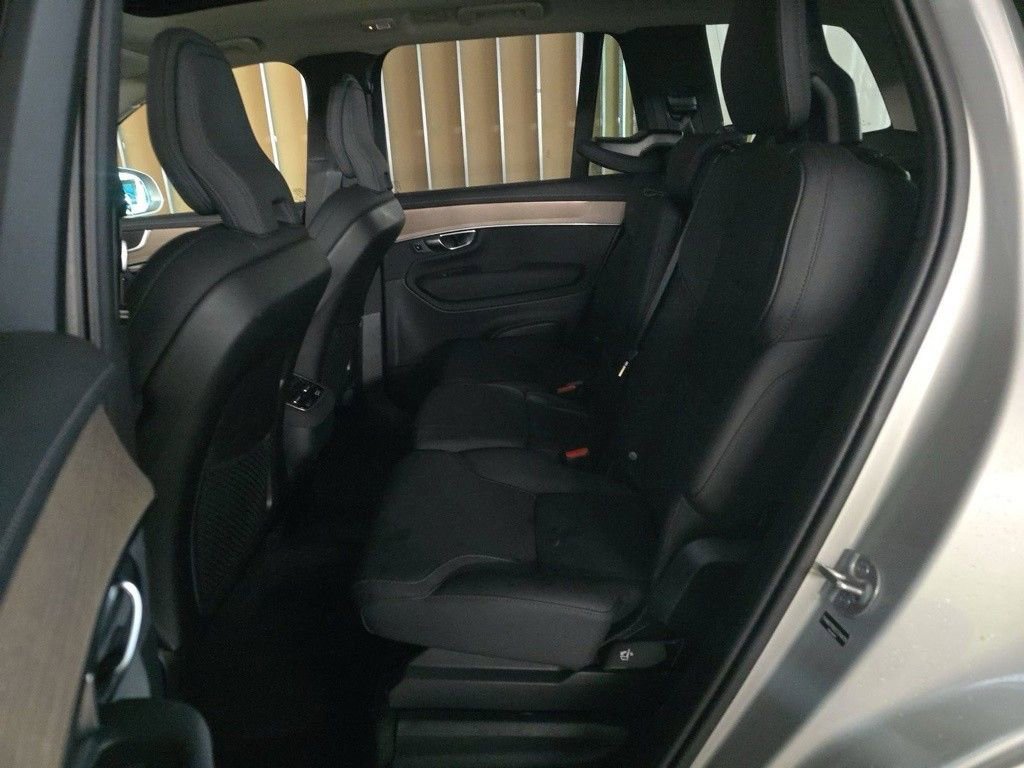 Used 2025 Volvo XC90 B6 Plus image 15
