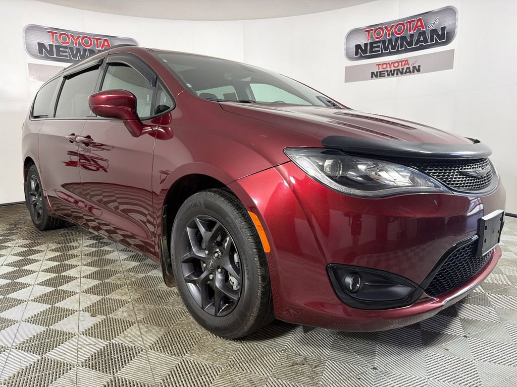 Used 2020 Chrysler Pacifica Touring-L w/ S Appearance Package FWD image 1