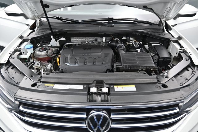 Used 2022 Volkswagen Tiguan SE AWD/4WD image 36