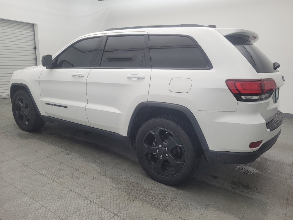 Used 2019 Jeep Grand Cherokee Laredo image 3