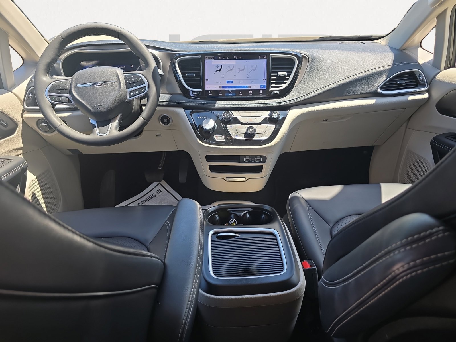 Used 2024 Chrysler Pacifica Touring-L w/ Road Tripper Package FWD image 3