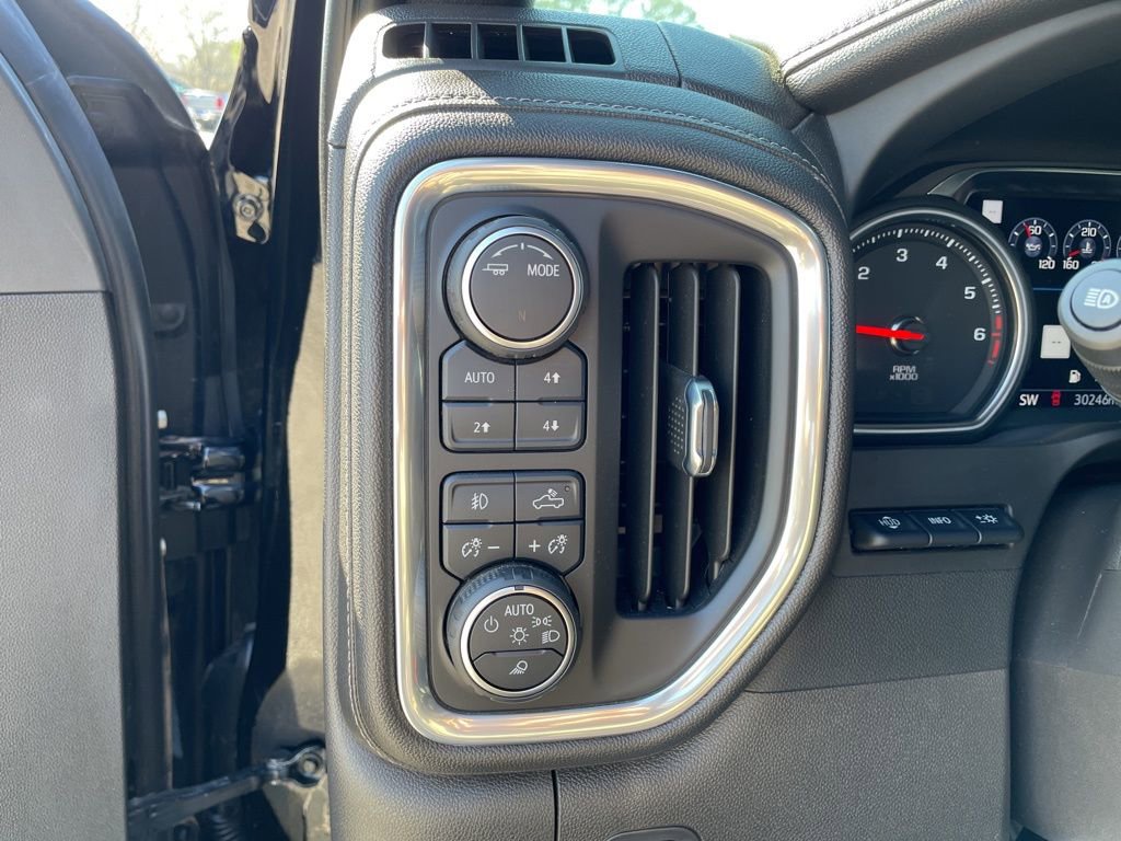 Used 2022 Chevrolet Silverado 1500 High Country w/ Technology Package image 19