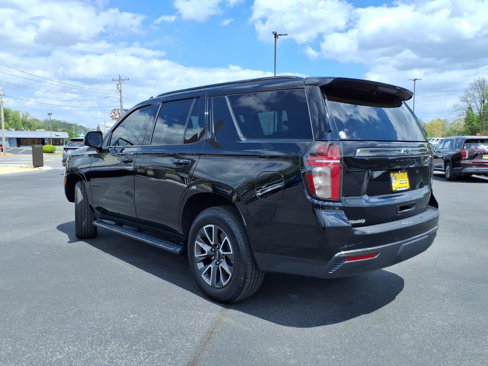 Used 2022 Chevrolet Tahoe Z71 w/ Luxury Package AWD/4WD image 12