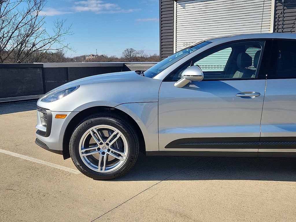 Certified 2025 Porsche Macan image 6