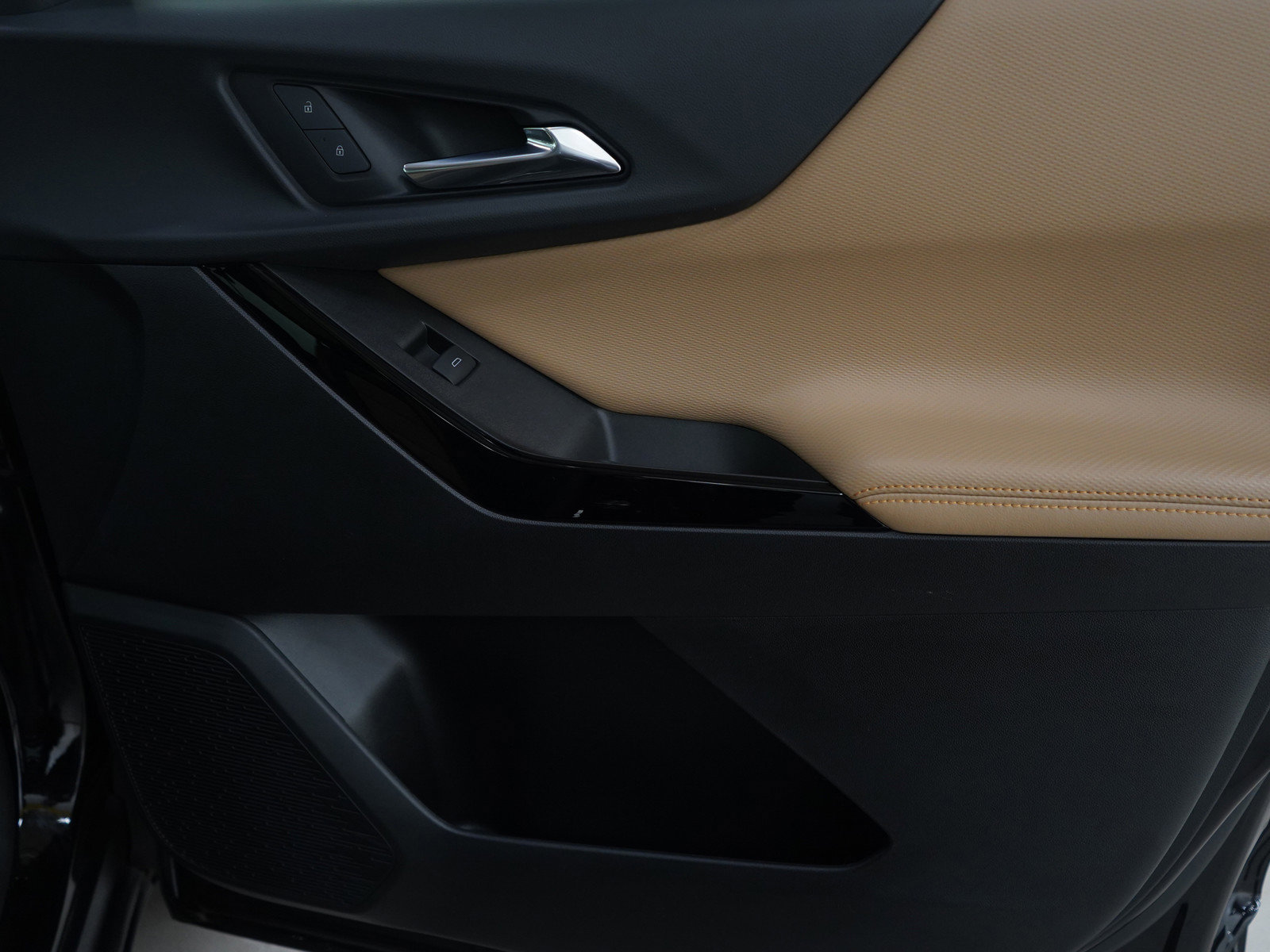 Used 2025 Chevrolet Equinox ACTIV image 9