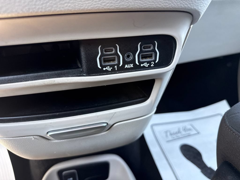 Used 2023 Chrysler Voyager LX FWD image 33
