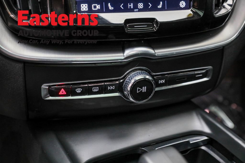 Used 2023 Volvo XC60 B5 Core image 19