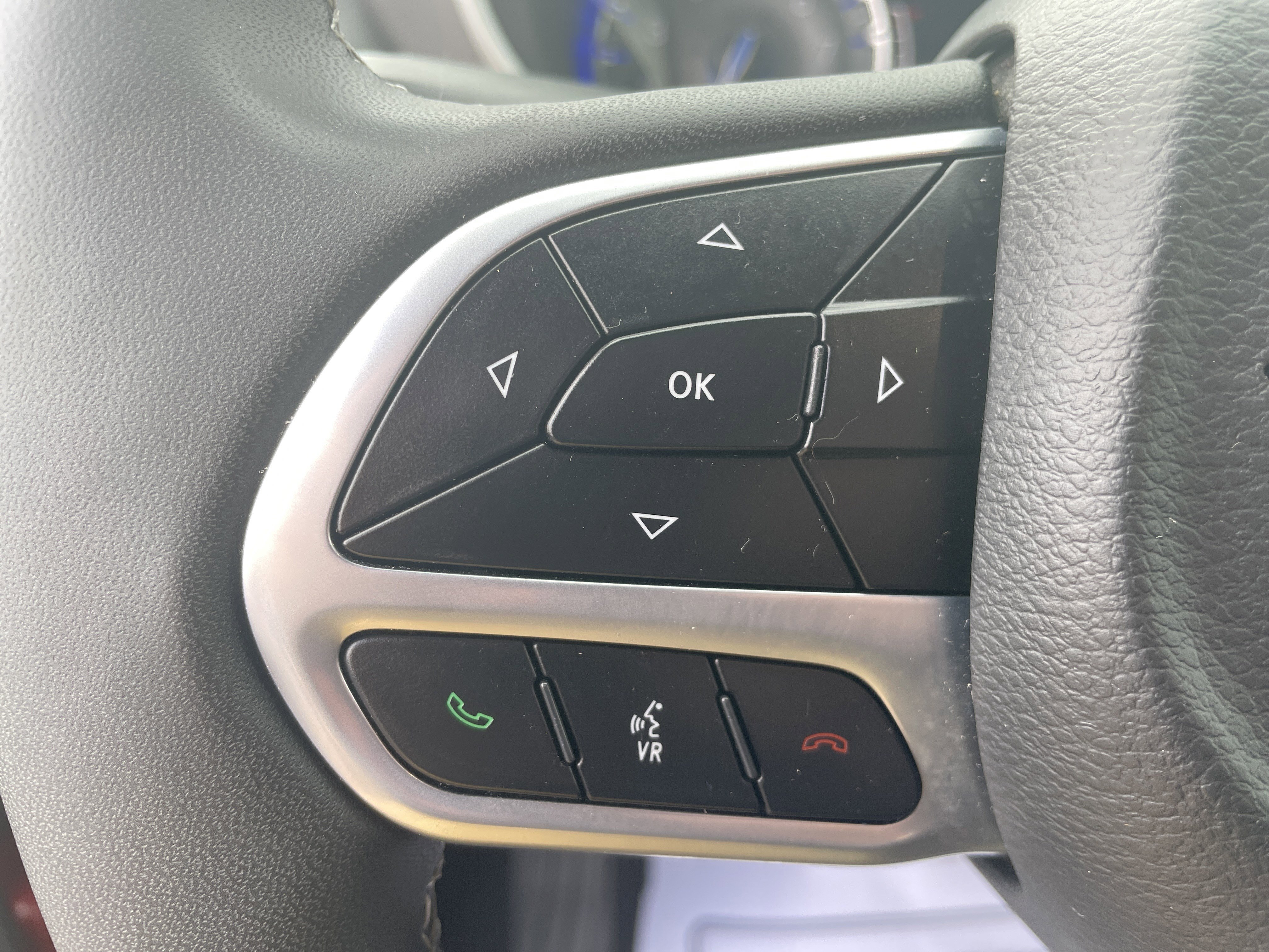 Used 2025 Chrysler Pacifica Select image 15