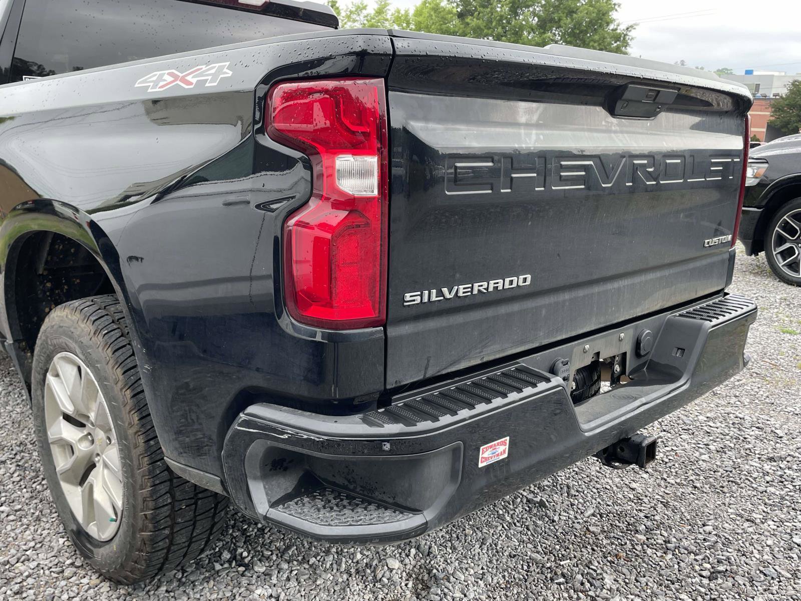 Used 2022 Chevrolet Silverado 1500 Custom w/ Safety Confidence Package AWD/4WD image 12